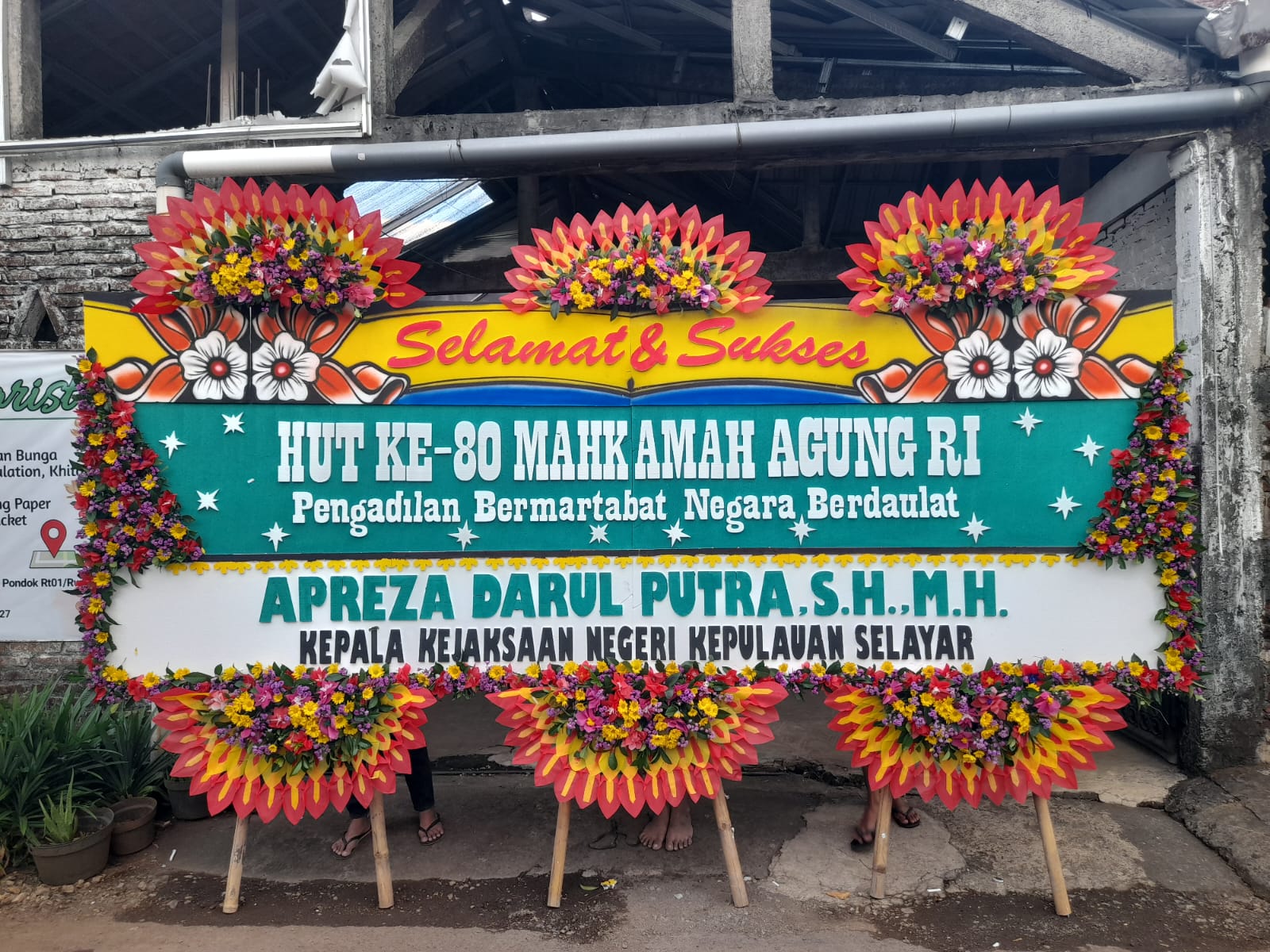 Papan bunga ucapan selamat dan sukses