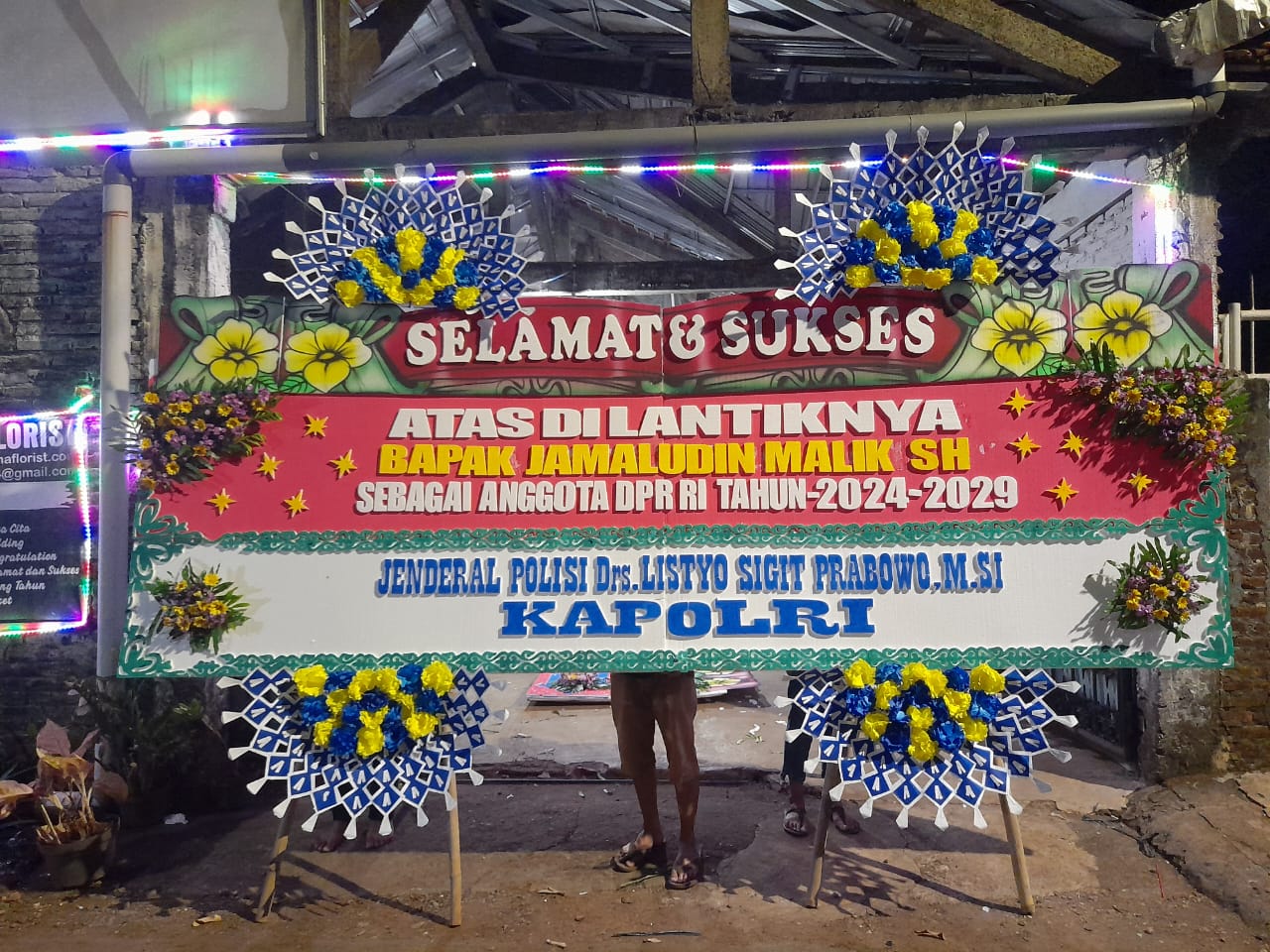 Papan bunga ucapan selamat dan sukses